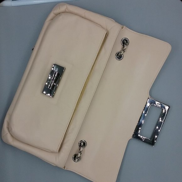 SOLD! 🤑 CHANEL Mademoiselle East West Flap - Picture 7 of 17